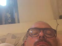 bonjour je suis bisex de temp en temp je fait des cam avec ma copine tres tres chaud