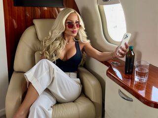 live webcam performer CharlotteMavis