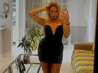 camgirl showing tits LunaVeller
