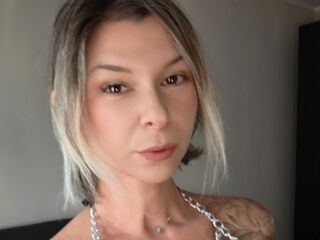 bedroom livecam RalucaFrizzi
