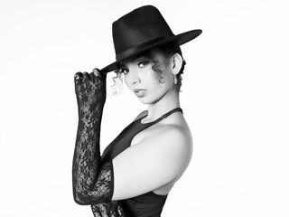 fingering girl chatroom VeraBellucci