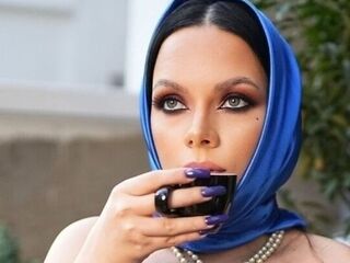 cam girl fingering VictoriaMinha