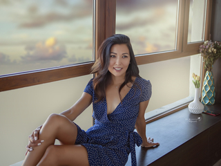 cam girl masturbating with dildo LiahLee