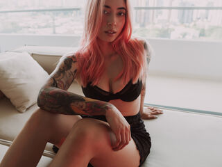 fingering girl cam AlessaLaurent