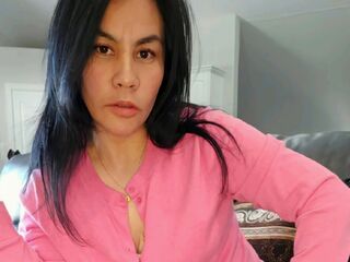naughty camgirl masturbating with vibrator AlexaMunoz