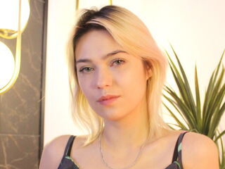 cam girl playing with sextoy AlysiaBennet