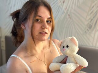 camgirl shaving pussy AmelieDoyle