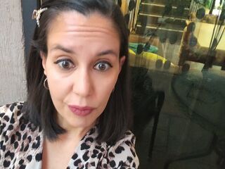 cam girl showing tits Anilise