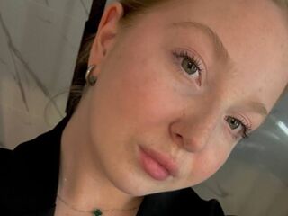 beautiful camgirl BellaAllen