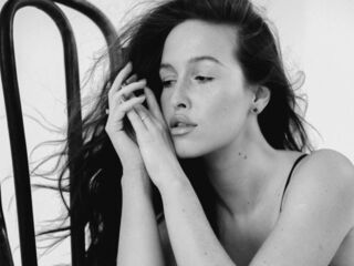 camslut fingering pussy BettyLarson