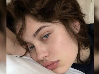 camslut fingering shaved pussy BrettOpher