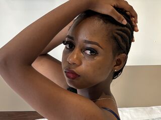 camgirl masturbating with dildo BrianaHadid