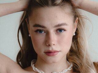 naked webcam girl fingering BrittaniBrogren