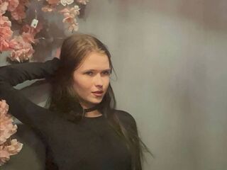 hot cam girl masturbating with sextoy CharisseChappel