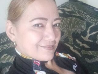 topless webcamgirl ClauTaylor