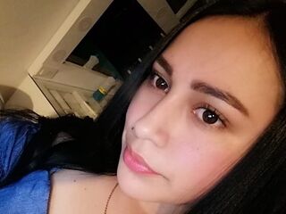 camgirl masturbating with sex toy CloeBonnie