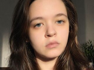 girl showing tits CorneliaAdling