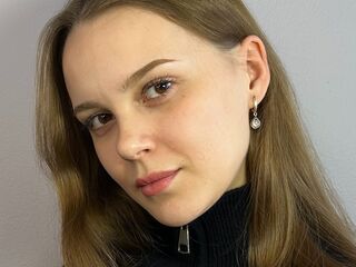 hot cam girl fingering shaved pussy DavinaMcglinchey