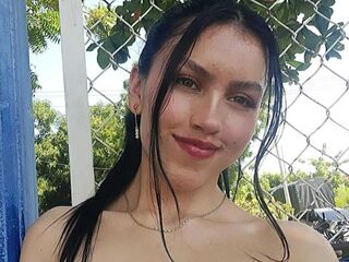 topless webcamgirl DevikaDione