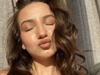 livecam chat DinaSweeny