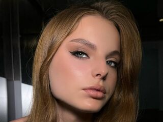chat room DoraWilliams