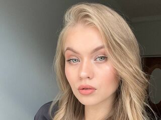 nude webcamgirl picture ElaraBrooks