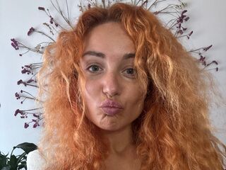 naked camgirl masturbating with dildo Emelyi