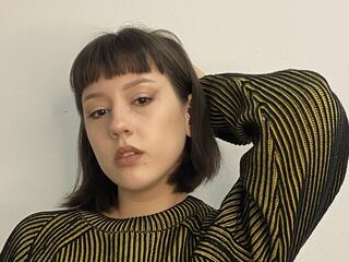 camslut fingering shaved pussy FannieRasberry