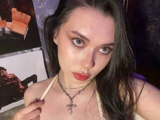 camgirl masturbating with vibrator GwendolynQueen