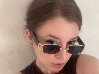 cam girl masturbating with dildo HeleneBrutger