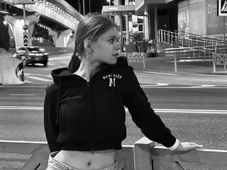 masturbating girl HugruLein