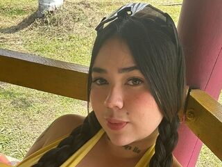 naughty camgirl masturbating with vibrator IvvoneWilson
