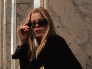 shaved pussy webcam JenaeWaneka