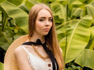 naked cam girl fingering pussy JettieMecca