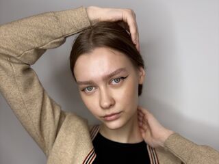 nude gamgirl JonnieHillen