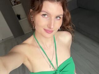 camgirl playing with sextoy KarmenZeinert