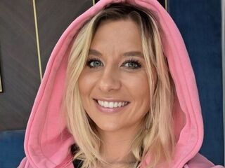 cam girl playing with dildo KaylinJan