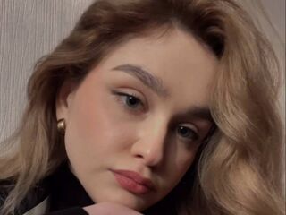 masturbating webcamgirl KileyRipple