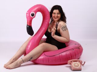 masturbating camgirl KiraKovall