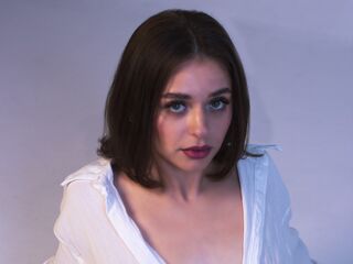 camgirl showing tits KrissIris