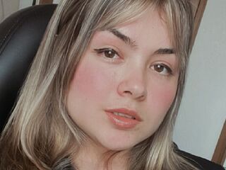 camgirl masturbating with vibrator LauBee