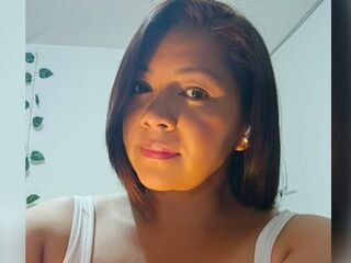 naughty cam girl masturbating with dildo LeylaWeyn