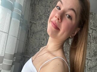 masturbating webcam girl LikaMoriss