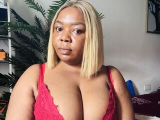 topless webcamgirl LilianLeo
