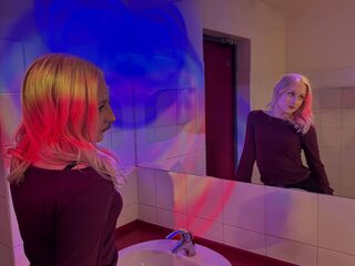 camgirl playing with dildo LucilleWiste