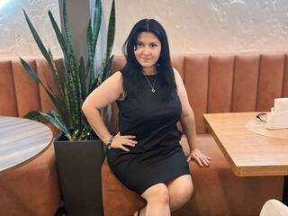 camwhore masturbating with sextoy LuisaMiller