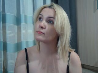 hot cam girl fingering shaved pussy LyndaHuppenbauer
