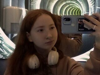 camgirl playing with sextoy MadgeRemerez