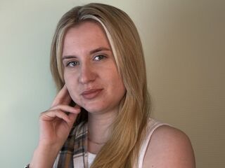 hot cam girl MargueriteKraham