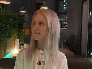 masturbating girl MelissaOushens